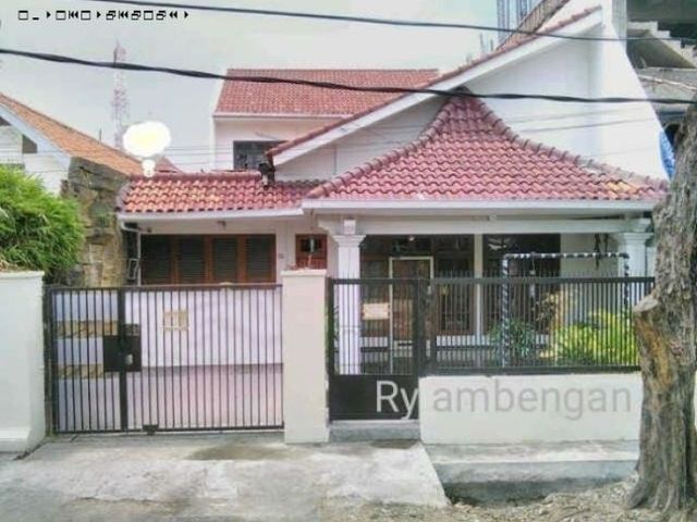 Rumah Raya Ambengan, NOL JALAN RAYA STRATEGIS BAGUS