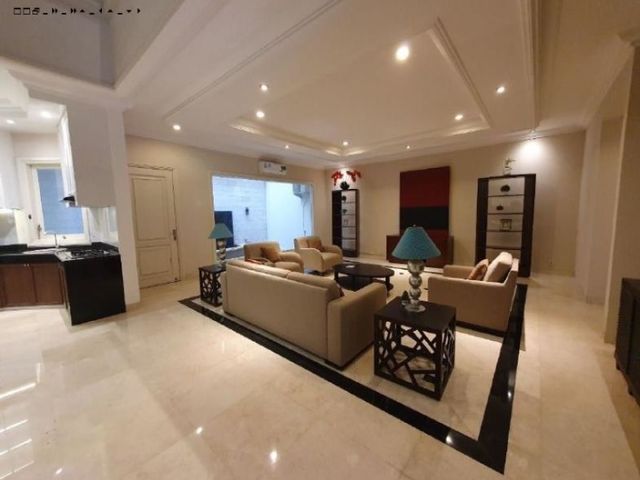 Rumah Mewah di Graha Famili, Full Furnish, Garasi 2 mobil