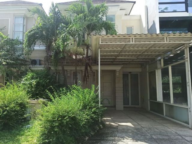 Rumah East Coast Park Pakuwon City, Row 3 mobil Hadap Barat