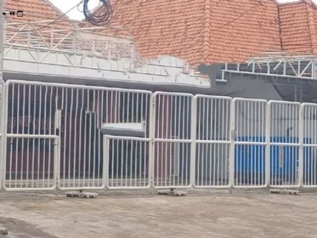 Tempat usaha bekas makanan jalan flores
