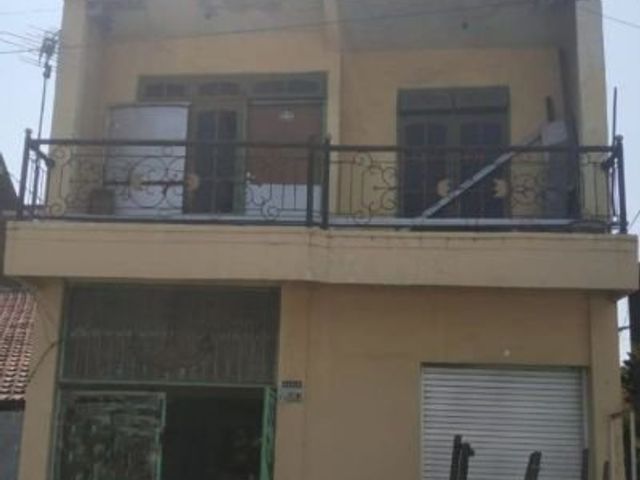 Rumah di Sidotopo, Row jalan 2 mobil