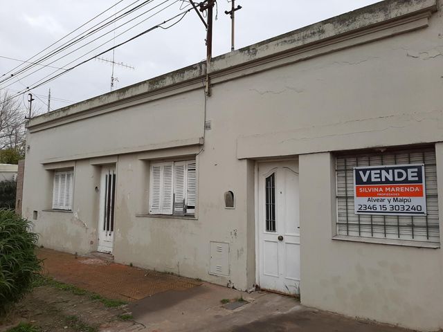 Casa a refaccionar con terreno.