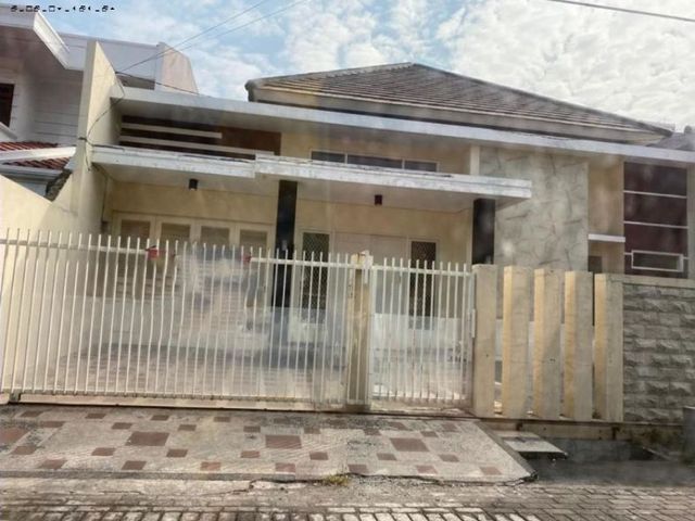 Rumah Manyar Tirtoasri, Row jalan lebar, Hadap Selatan