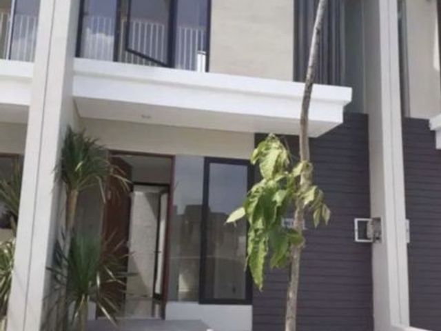Rumah new modern di northwest lake Citraland SBY barat