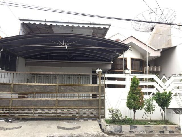 Rumah Dharmahusada Indah Timur
