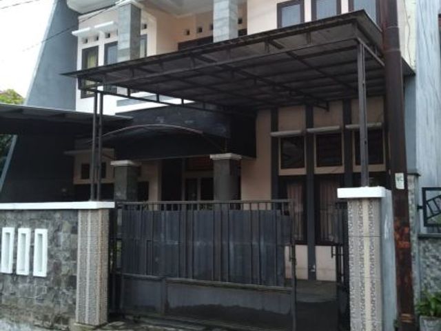Di jual rumah dua lantai