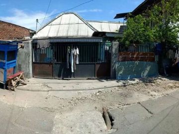 Jual rumah tengah kota banyak kamar tembok dukuh surabaya