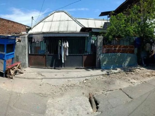 Jual rumah tengah kota banyak kamar tembok dukuh surabaya