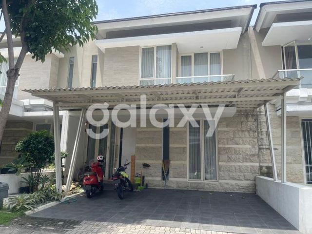 Rumah Greenlake Surabaya 2 Lantai Hadap Timur