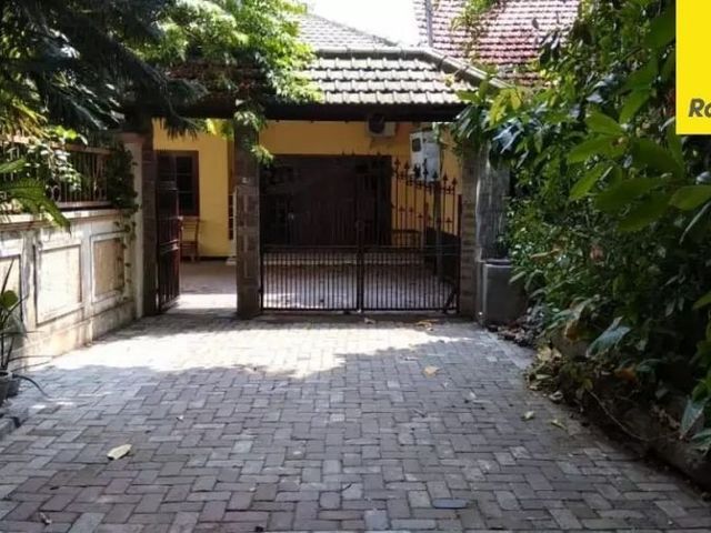 Dijual Rumah Tengah Kota di Jalan Monginsidi, Surabaya