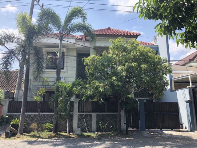 Rumah istimewa 2 lantai di perak surabaya