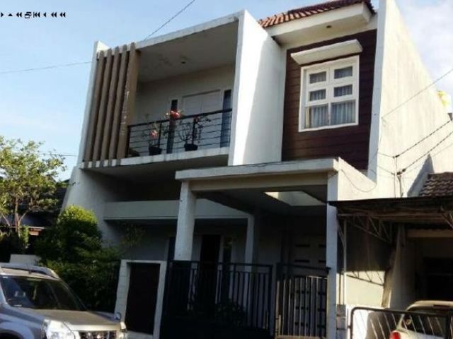 Rumah di Nginden Intan, Siap Huni, Hadap Selatan
