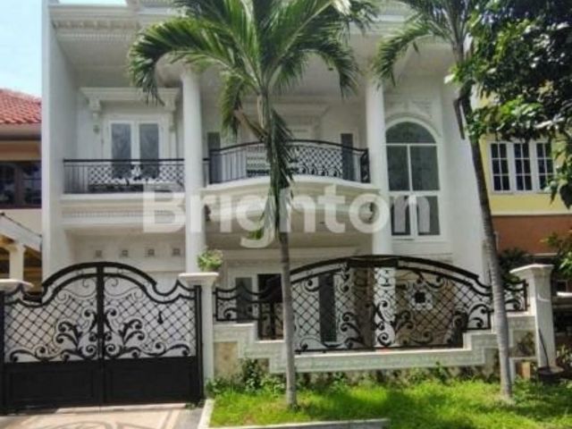 Rumah Modern Classic Kawasan Elit di Pakuwon City Surabaya Timur