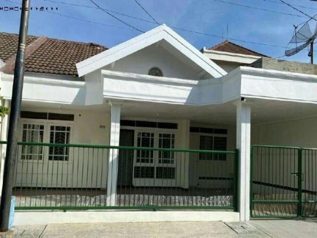 Rumah Rungkut Mapan Timur hadap utara, Strategis
