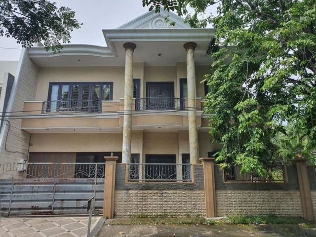 Rumah Dharmahusada Indah STRATEGIS LANGKA BOULEVARD MARMER