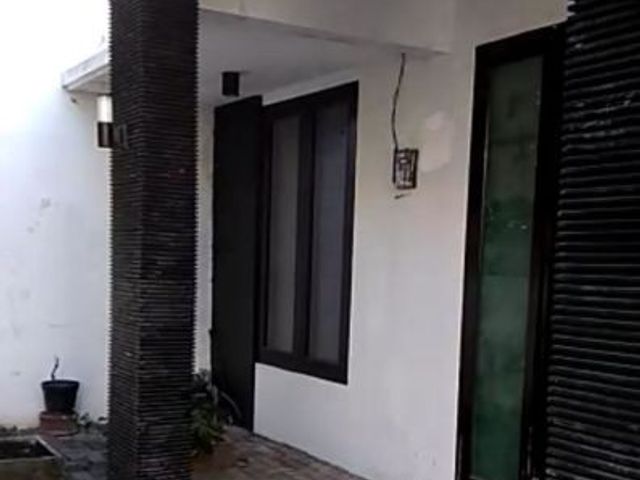 Rumah di Nginden Intan Timur Hadap selatan Listrik 2200 token