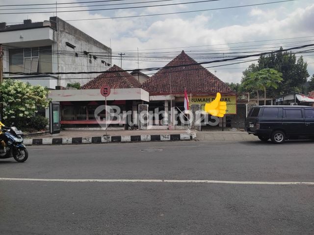 RUMAH CANTIK DI TENGAH KOTA