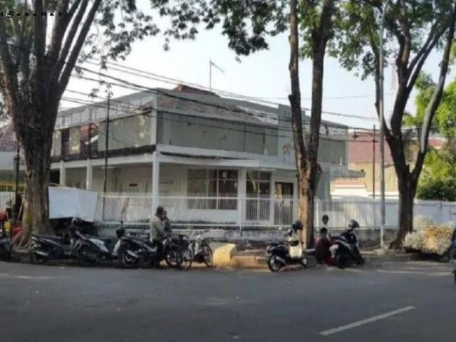 Rumah Jaksa Agung Suprapto Strategis, Nol Jalan Raya