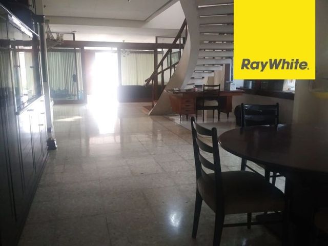 Disewakan Rumah Strategis Pusat Kota di Jalan Kartini, Surabaya