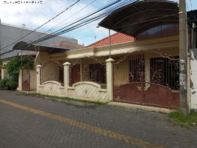 Rumah di Ploso Timur, Garasi 2 mobil