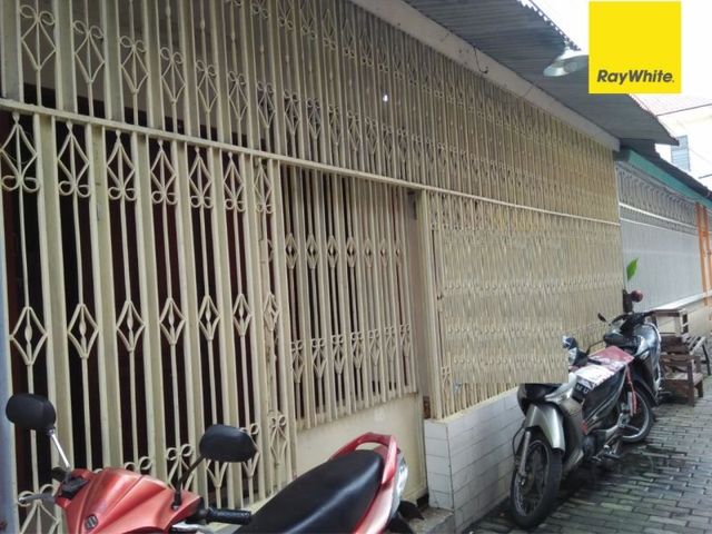 Dijual & DIsewakan Rumah Dengan 3 KT 2 KM Di Kapasan Dalam, Simokerto