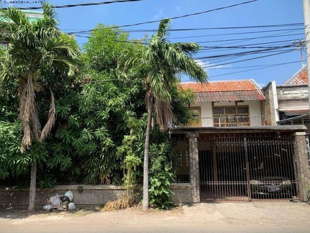 Rumah Jalan Achmad Jais, Strategis