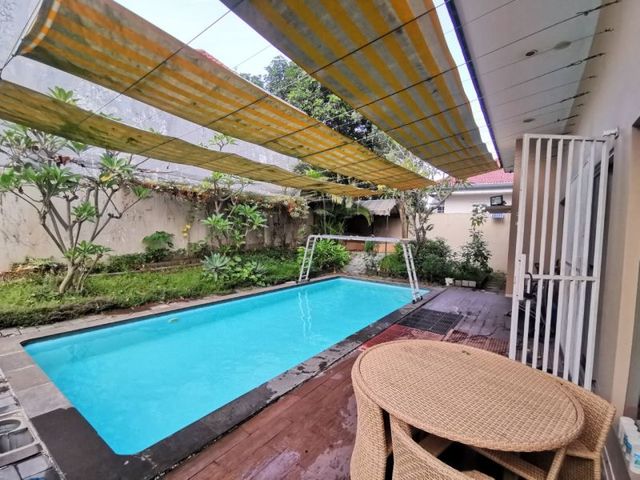 Jual rumah di citraland surabaya barat