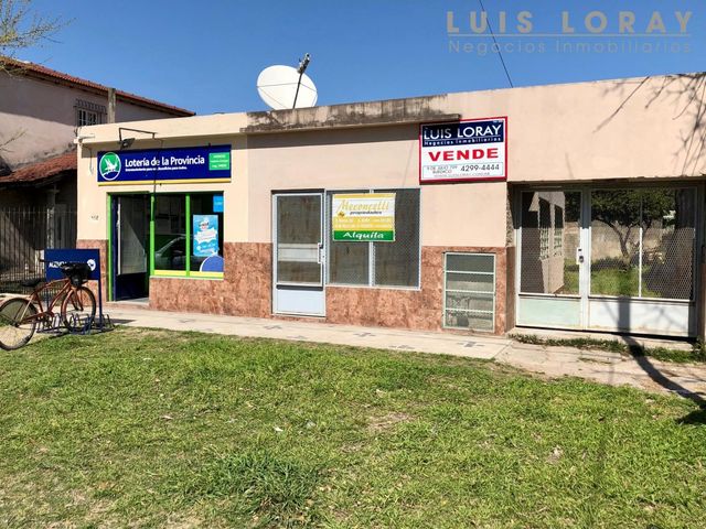 Dos locales y un departamento sobre Avenida Brown .