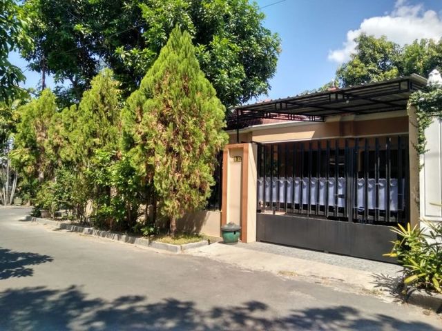 Dijual rumah dapat dua muka di Fajar Indah Solo