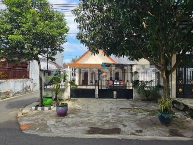 Rumah Terawat Tengah Kota Dekat Rsud Chaiful Anwar di Jaksa Agung Suprapto, Klojen, Malang