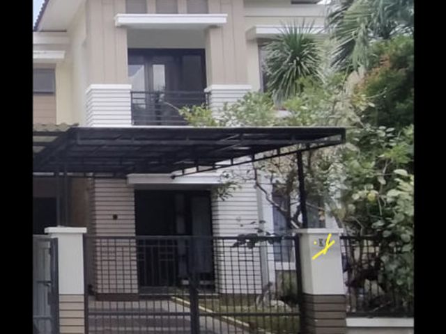 Rumah komplek elit di Central park A.Yani surabaya