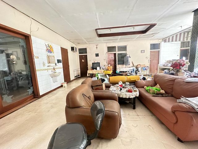 Dijual Rumah lama 1 lantai hitung tanah Di Jl Imam Bonjol