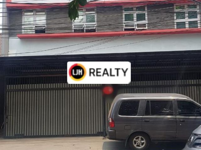 Rumah Di Jalan Raya  Kelapa Gading Permai, Area Kelapa Gading