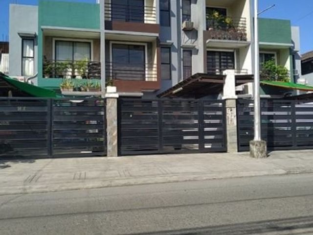 Modern House and Lot For Sale In Mindanao Ave PH2072