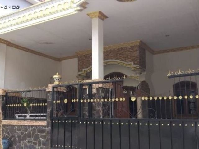 Rumah siap huni di Taman Paris komplek Puri Surya Jaya