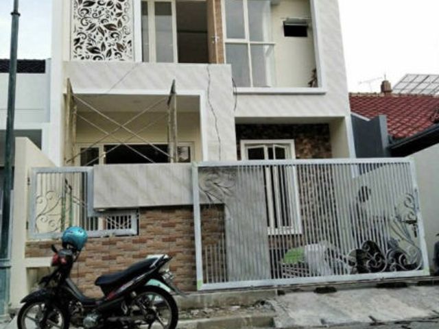 Rumah new gress modern di taman mutiara pakuwon city sby