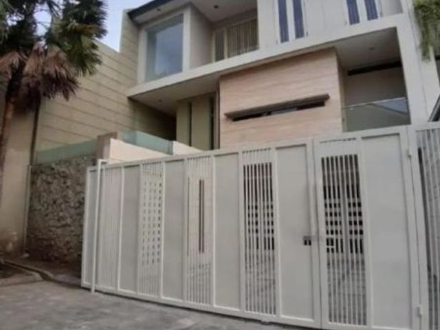 Rumah Manyar Kertoarjo STRATEGIS, CARPORT 2, GARASI 2
