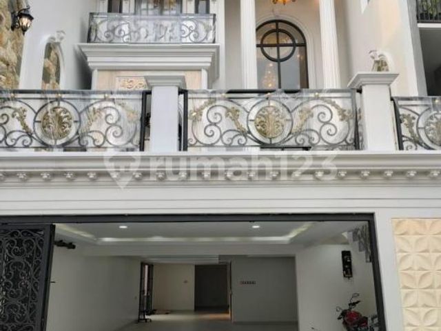 Super Luxury Modern House 4 Lantai + Rooftop dengan Private Pool di Lokasi Emas Mampang, Jakarta Selatan