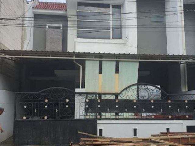 Rumah Lebak Indah Town House Hadap barat
