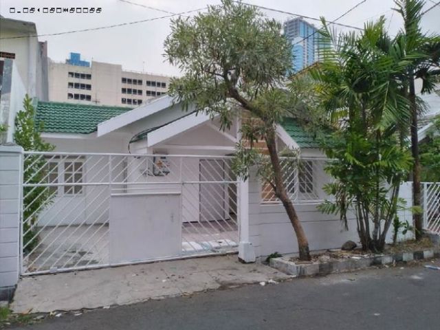 Rumah Tinggal di Wisma Permai