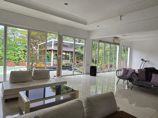 THE GREEN MIRAGE LUXURUOUS 2 - STOREY RESIDENCE  SPACIOUS LIVING WITH A GENEROUS LAND AREA