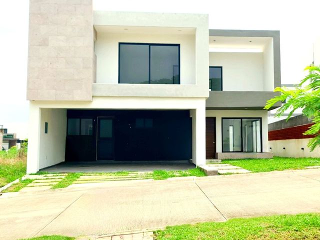 Casa en VENTA acabados modernos en FRACCIONAMIENTO PUNTA TIBURON