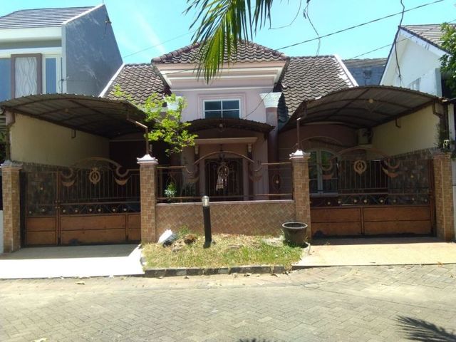 Rumah dijual Puri Safira Menganti Gresik