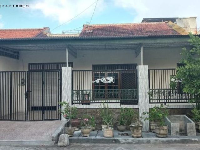 Rumah di Nginden Intan Timur, Baru Renovasi, Aman dan Nyaman