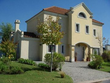Venta-Alquiler Casa en las  Las Glorietas Alquiler /Venta