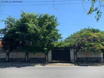 Rumah Raya Dharmahusada Utara, Strategis, Nol Jalan