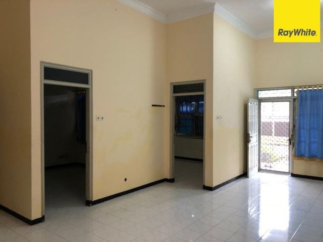 Disewakan Rumah Dekat Tempat Kuliner di Jl. Manyar Tirtoyoso Utara, Surabaya