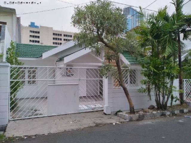 Rumah Tinggal di Wisma Permai
