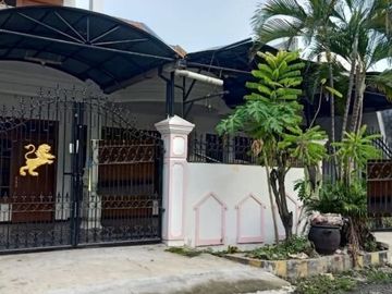 Disewakan Rumah Siap Huni Lokasi Strategis di Rungkut Asri Utara, Surabaya