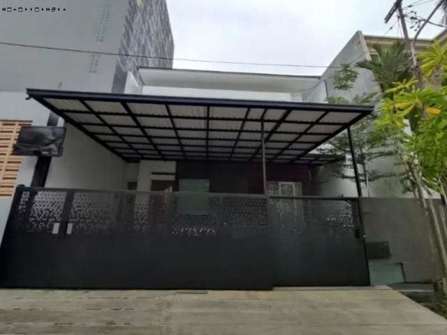 Rumah Manyar Tirtoasri Hadap selatan, New, Minimalis, Siap Huni